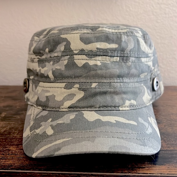 Camo Hat - Picture 3 of 9
